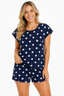 Pijama feminino de suede azul-marinho com estampa de corações brancos e bolinhas rosas, manga japonesa e shorts